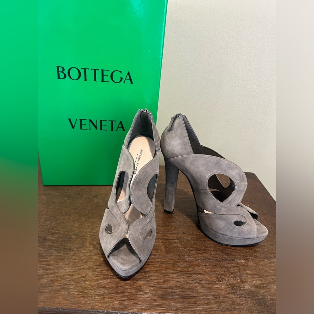 Bottega Veneta suede pumps gray. Size 37
